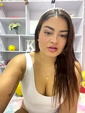 Itskari  online show from November 2025 03:34:01 AM