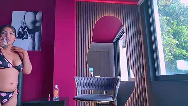 VerahFox online show from November 2025 12:38:02 PM