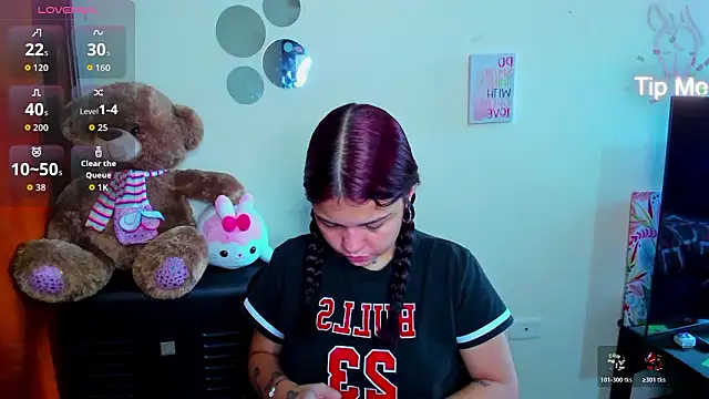 Emma boo online show from March 2026 02:13:02 PM