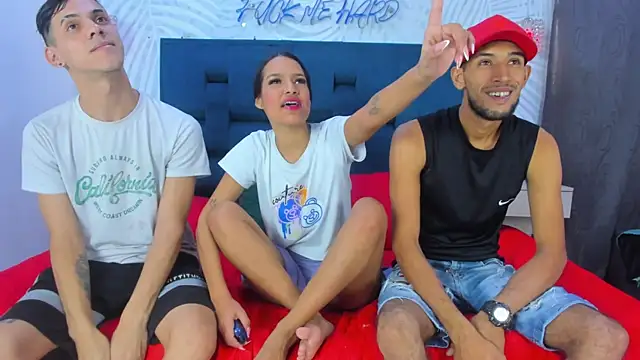 3PlayZone  online show from November 2025 06:12:01 PM