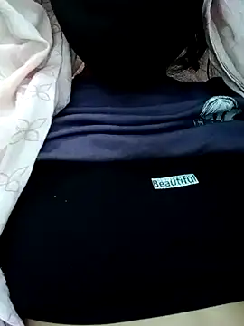 Quenn-Jiya752 online show from November 2025 11:20:02 AM