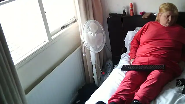 Sylviastar46 online show from December 2025 12:02:02 PM