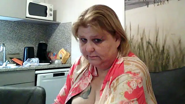 Sylviastar46 online show from April 2026 07:28:02 AM