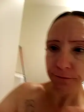 Karebearz1 online show from May 2026 01:18:02 PM
