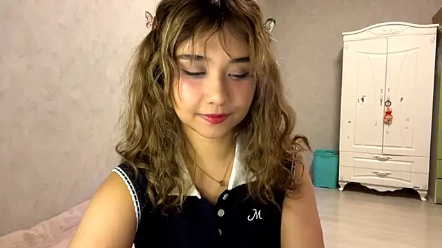 LovelyLara online show from October 2025 06:08:01 PM