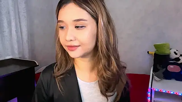 LovelyLara online show from November 2025 06:17:01 PM