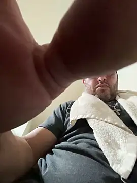 ezrah23 online show from April 2026 07:33:02 AM