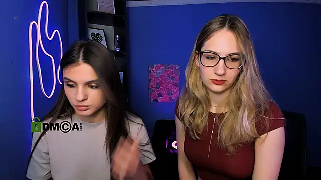 lisa dark  online show from April 2026 07:49:01 PM