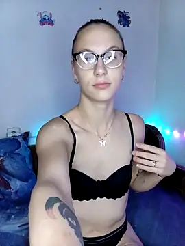 Laurazec online show from November 2025 08:47:02 PM