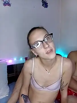 Laurazec online show from November 2025 07:13:01 PM