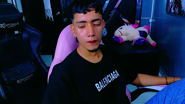 darwinandbrayann online show from November 2025 10:32:02 PM