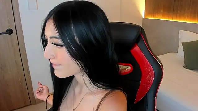 brigitte pink  online show from November 2025 07:25:01 PM