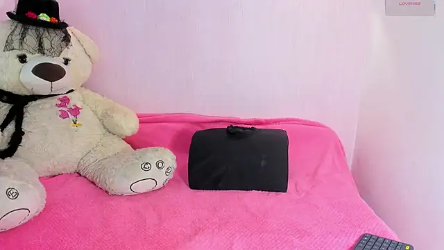 Snapshot of Little_arii chatting on November 2025 07:10:01 PM Little arii online show from November 2025 07:10:01 PM