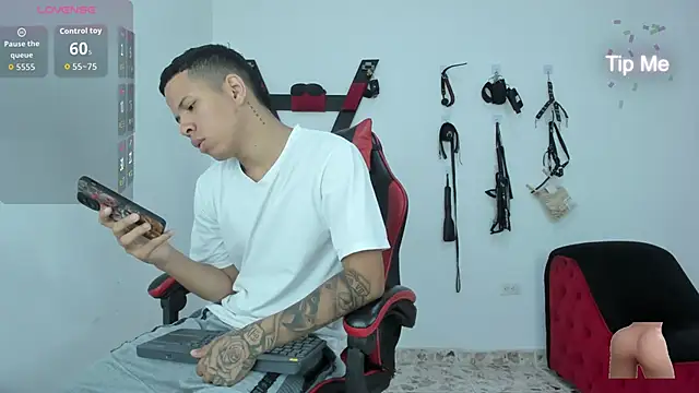 Steven19 LatinBoy online show from November 2025 11:29:01 AM