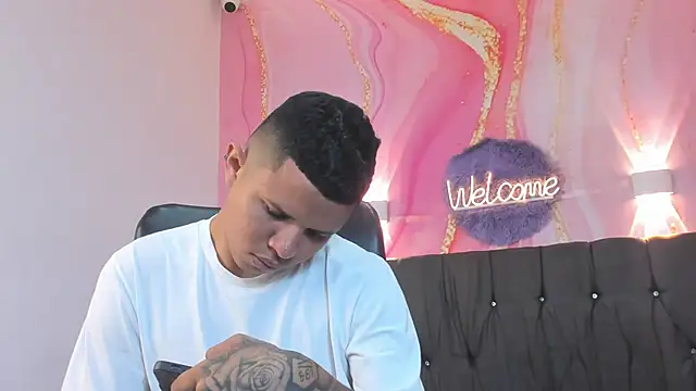 Steven19 LatinBoy online show from November 2025 11:54:02 AM