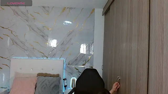 skarlett 35 online show from January 2026 03:04:02 PM