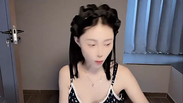 Snapshot of yuyu-33 chatting on August 2026 06:12:01 AM yuyu-33 online show from August 2026 06:12:01 AM