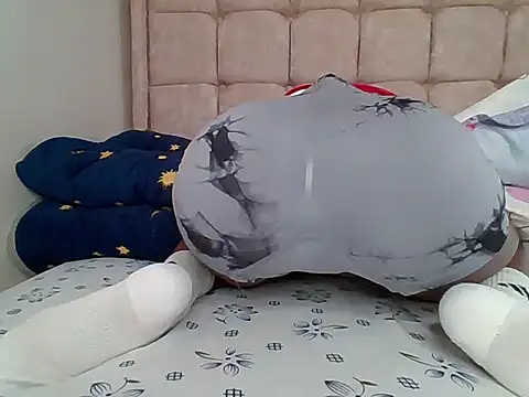 Snapshot of Petite_baby5 chatting on April 2026 10:57:01 AM Petite baby5 online show from April 2026 10:57:01 AM