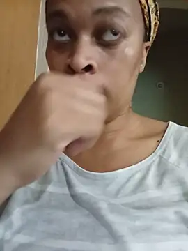Snapshot of NewBeginnings8 chatting on June 2026 08:33:02 PM NewBeginnings8 online show from June 2026 08:33:02 PM