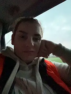 MOLO-ko online show from November 2025 04:08:01 PM