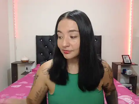 Girlbigtits online show from November 2025 06:39:01 PM