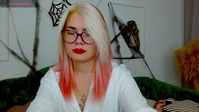 lada love online show from October 2025 09:05:02 PM