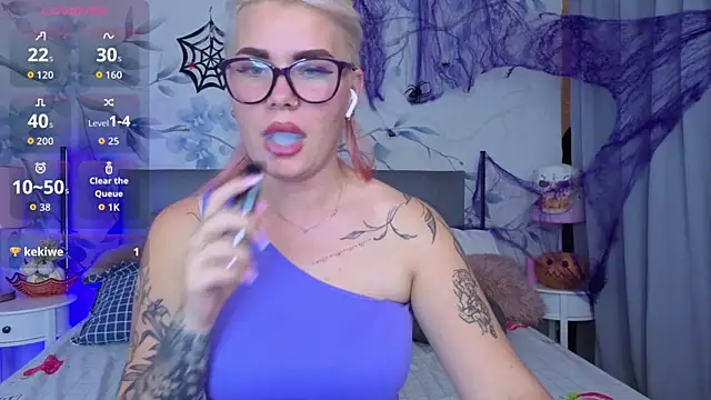 lada love online show from November 2025 10:23:01 PM