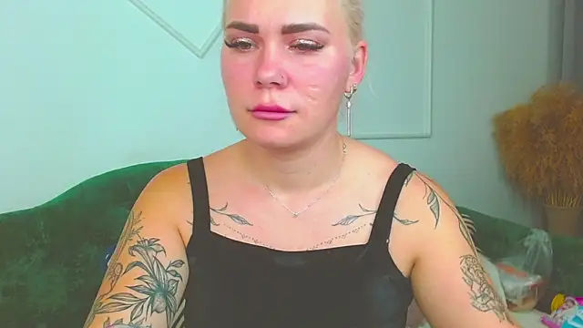 lada love online show from November 2025 09:13:02 PM