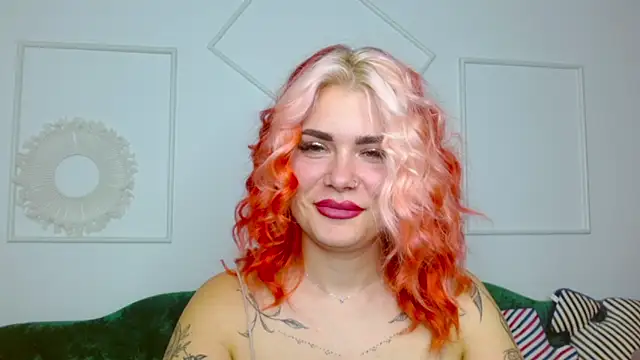 lada love online show from November 2025 08:52:01 PM