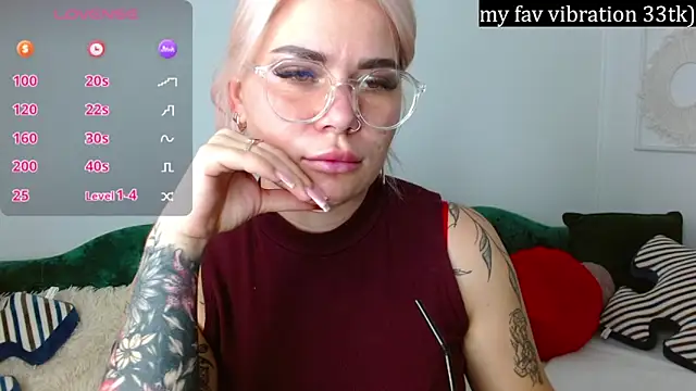 lada love online show from November 2025 07:46:02 PM