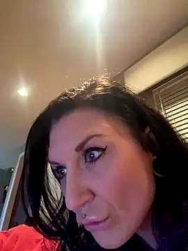 Snapshot of Holyplastic chatting on November 2025 01:36:01 AM Holyplastic online show from November 2025 01:36:01 AM