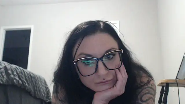 Snapshot of Holyplastic chatting on November 2025 02:11:01 AM Holyplastic online show from November 2025 02:11:01 AM