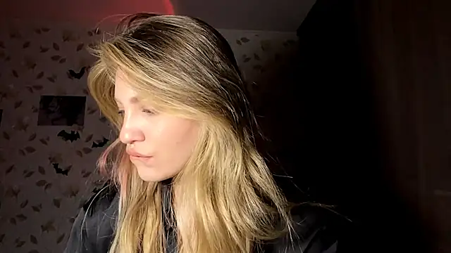 OrethaEredia online show from November 2025 03:14:02 PM