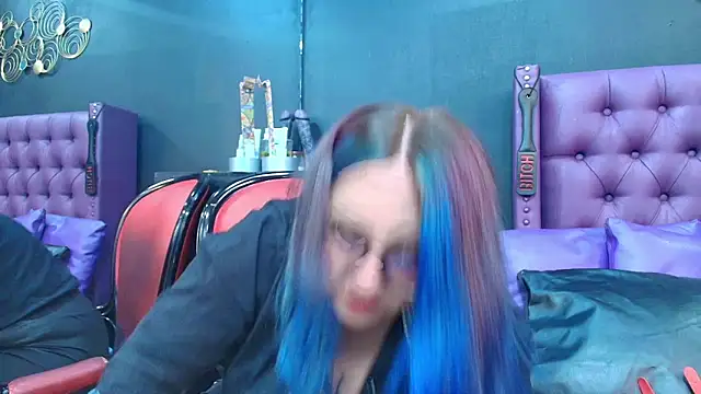 BellaBarness online show from November 2025 01:44:02 PM