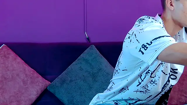 AlessioVitale online show from November 2025 01:37:02 PM