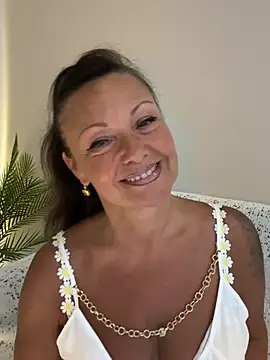 HotLdyllic online show from June 2026 07:51:02 PM