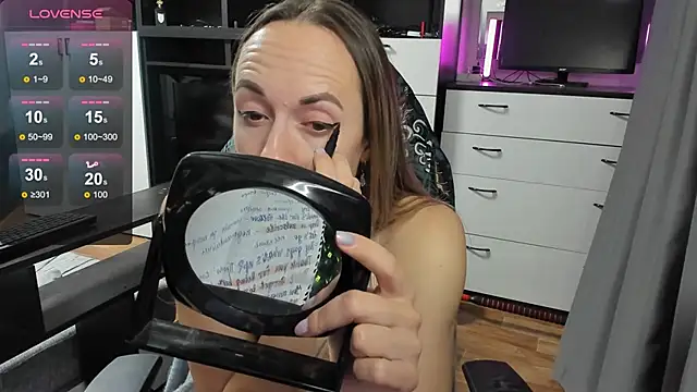 EvaMay4k online show from November 2025 05:25:01 PM