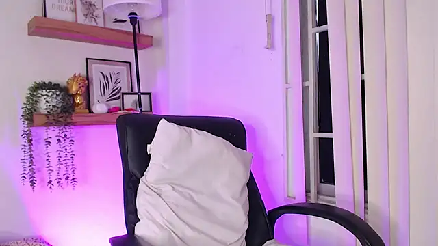 Madisonkay online show from April 2026 06:16:01 PM