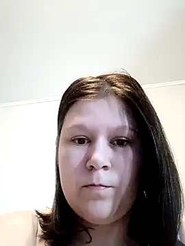 GlitterAuburn online show from April 2026 12:08:02 PM