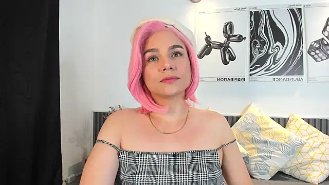 Cloe Bonne online show from November 2025 07:56:02 PM