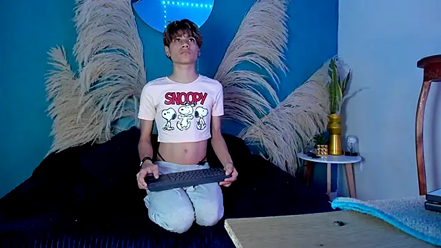 Leo Glow online show from December 2025 01:09:02 PM