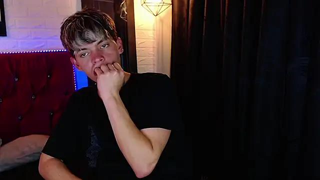 Snapshot of frankboyx chatting on November 2025 08:14:01 PM frankboyx online show from November 2025 08:14:01 PM