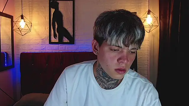 Snapshot of frankboyx chatting on November 2025 08:20:01 PM frankboyx online show from November 2025 08:20:01 PM