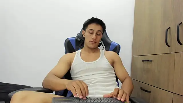 dorman boy online show from November 2025 06:38:02 AM