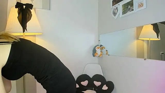 DianaBBurn online show from November 2025 07:01:01 AM