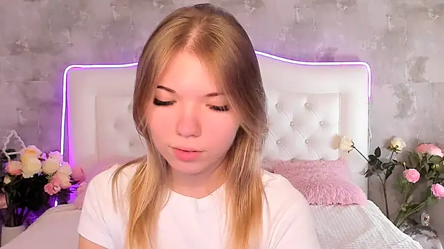 MichaelaFox online show from November 2025 01:22:01 PM