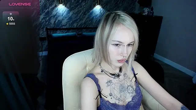 Snapshot of wannafckmonalisa chatting on December 2025 01:13:01 AM wannafckmonalisa online show from December 2025 01:13:01 AM