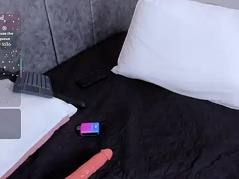 Snapshot of Chaarlotte_09 chatting on November 2025 06:26:01 PM Chaarlotte 09 online show from November 2025 06:26:01 PM