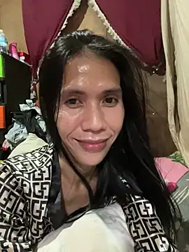Snapshot of bellaUtops chatting on May 2026 03:25:02 AM bellaUtops online show from May 2026 03:25:02 AM