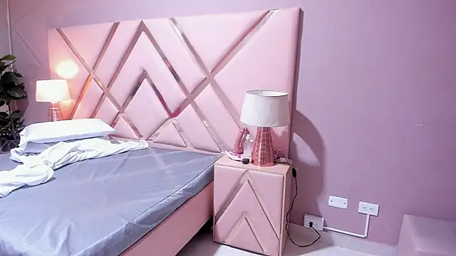 GiselJones online show from November 2025 07:39:02 PM